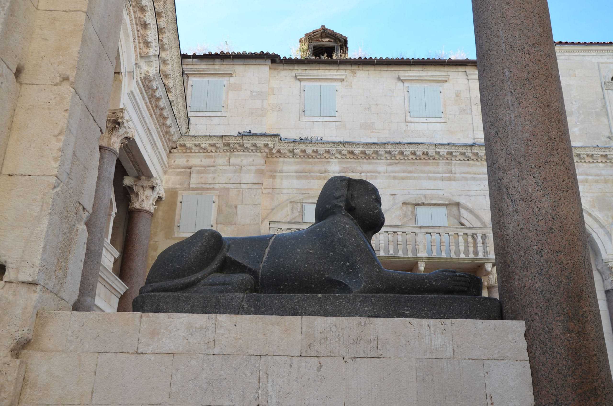 2880px-Diocletians_Palace,_Split_(11907934043)